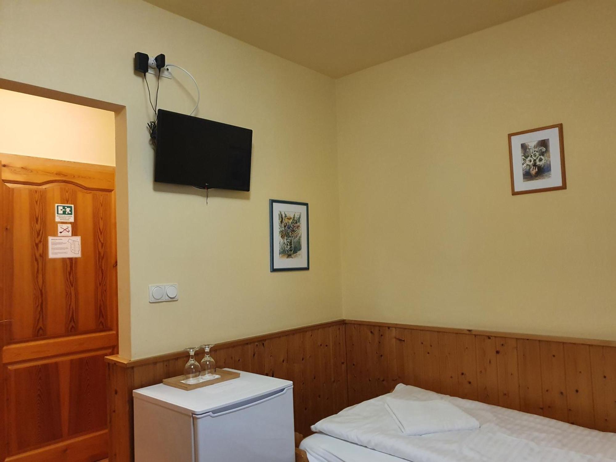Bozi Rozi Panzio Hotel Fertoboz Room photo