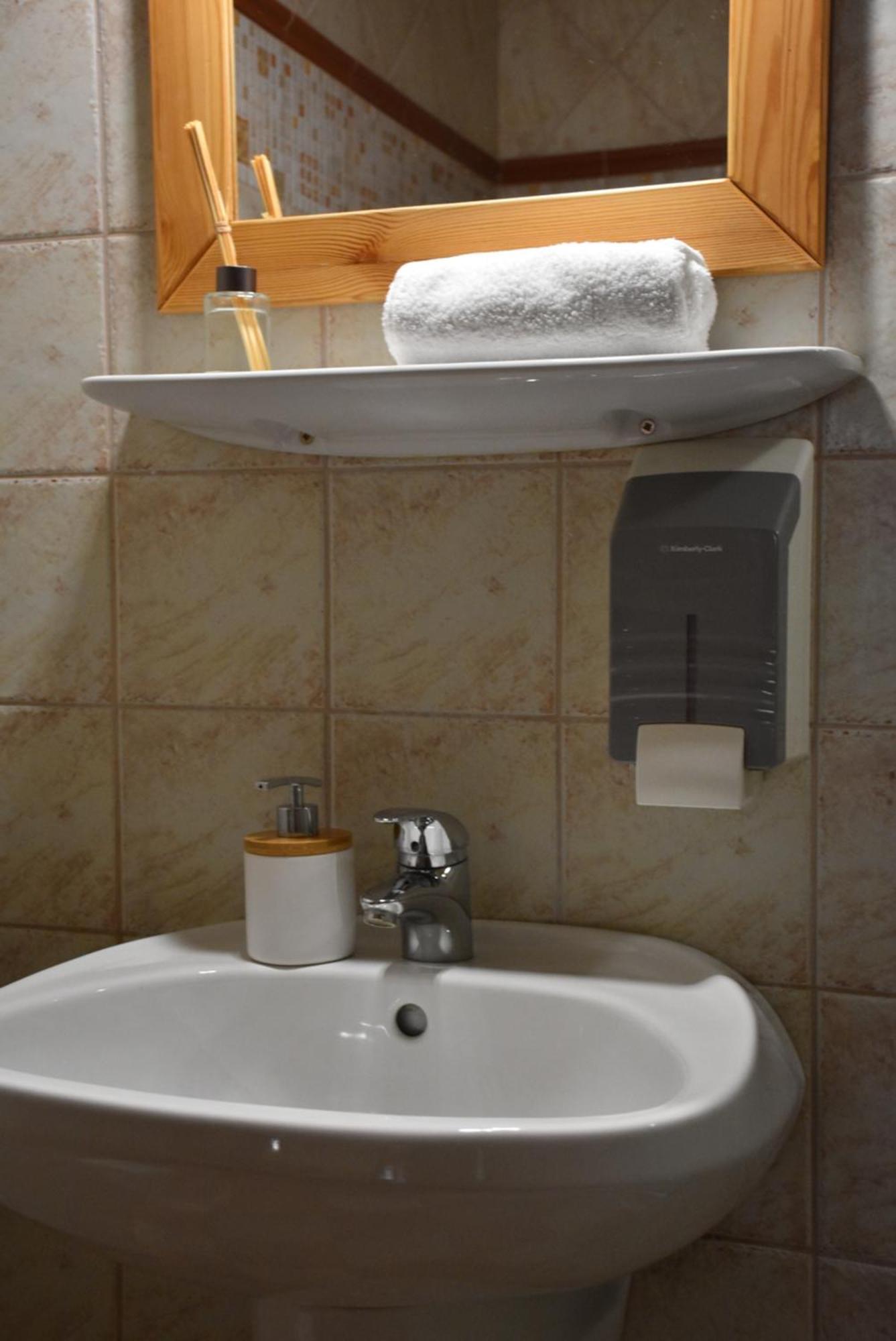 Bozi Rozi Panzio Hotel Fertoboz Room photo